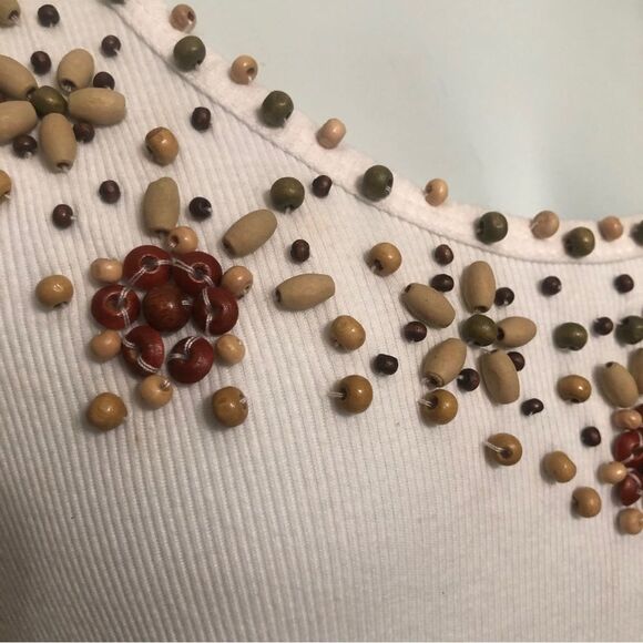 Quacker Factory Wood Beaded White Short Sleeve Ribbed Top Sz XL NWT - Picture 2 of 7